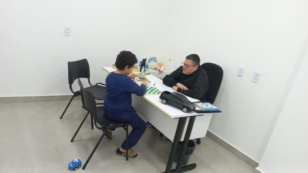 Espaço TEA lança oficina para acolher pais e cuidadores de crianças com autismo