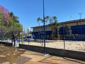 Obras da nova quadra de areia do Centro Cívico avançam em ritmo acelerado