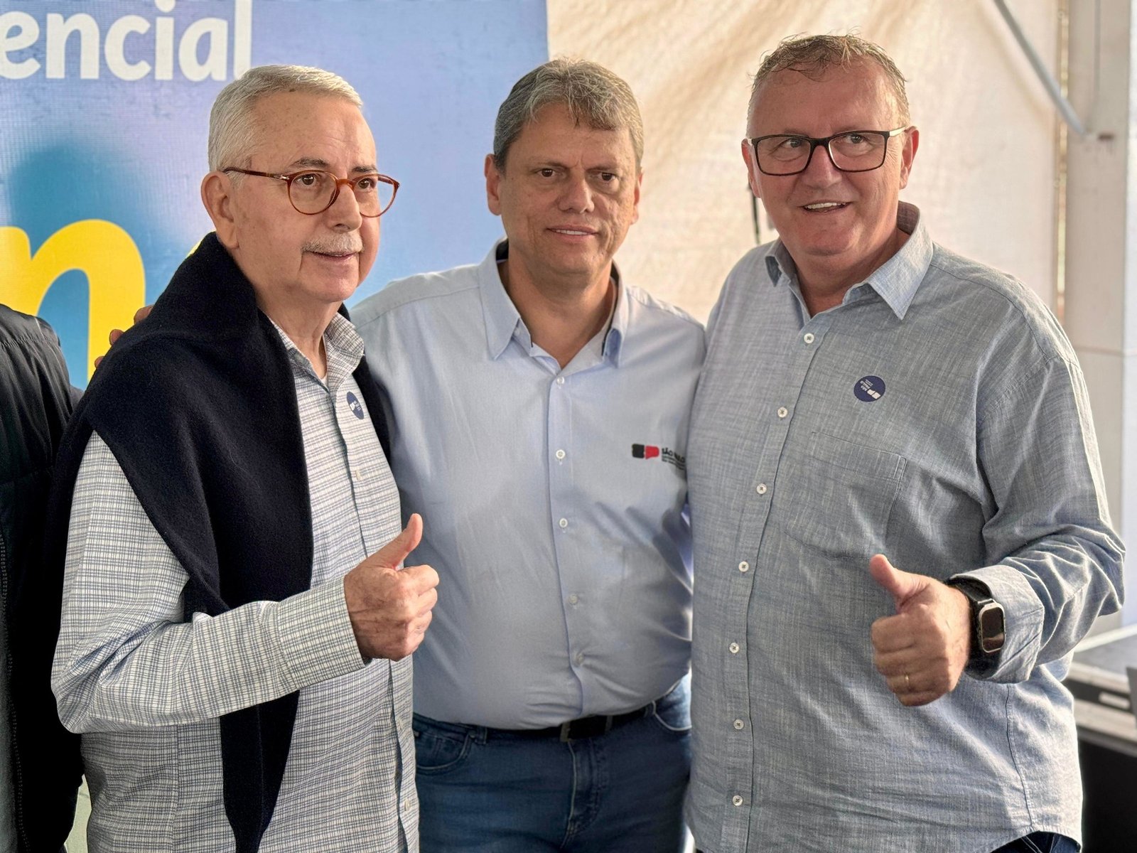 Prefeito Chico e governador Tarcísio entregam apartamentos para 315 famílias no Jardim da Balsa 2