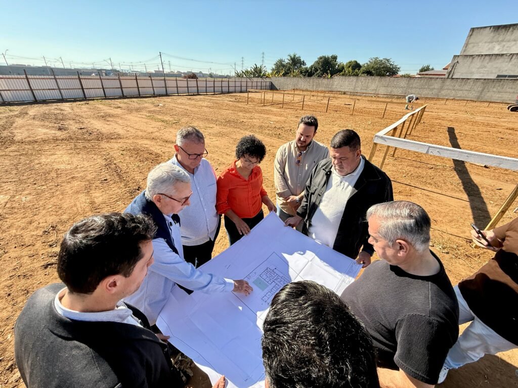 Prefeito Chico vistoria início das obras da UBS do Jardim da Balsa 2