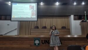 Americana apresenta experiência pioneira no tratamento de doença em gatos durante conferência internacional