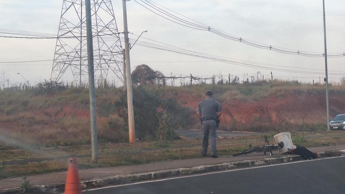 Colisão entre bicicleta e moto deixa dois feridos na Avenida São Paulo em Santa Bárbara