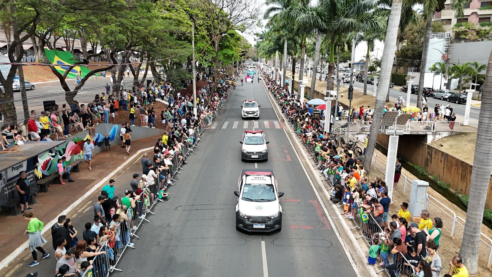 Desfile de 7 de Setembro em Americana leva 10 mil pessoas à Avenida Brasil