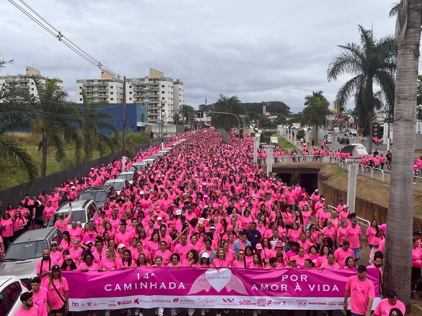 Rosa do Bem realiza a troca do vale-camiseta para a 15ª Caminhada Por Amor à Vida