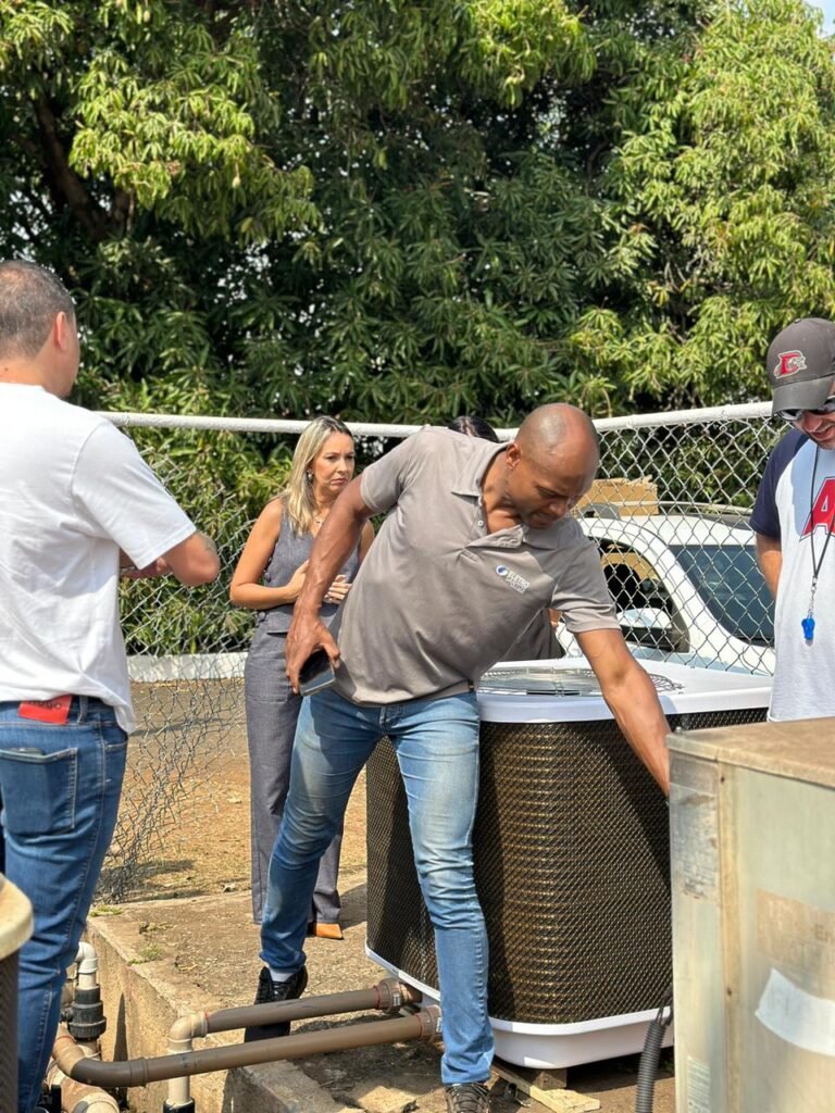 Secretaria de Esportes recebe novo aquecedor para as piscinas do Centro Cívico