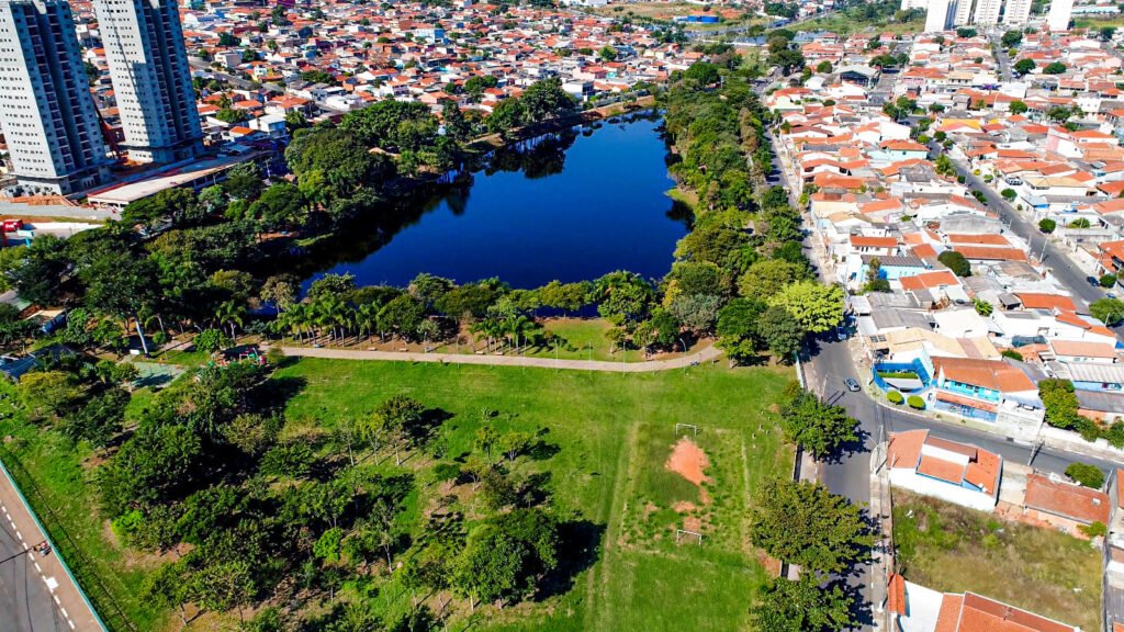 Três vias no Jd. Santa Clara do Lago, em Hortolândia, têm direções invertidas