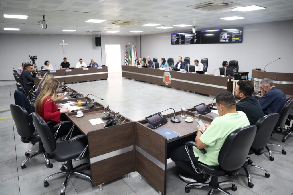 Vereadores aprovam 44 proposituras e alteração na lei orgânica em sessões desta terça-feira