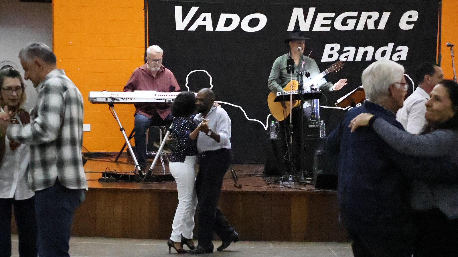 Baile da Melhor Idade acontece nesta quarta-feira no CIVI com edição da Feira Criativa