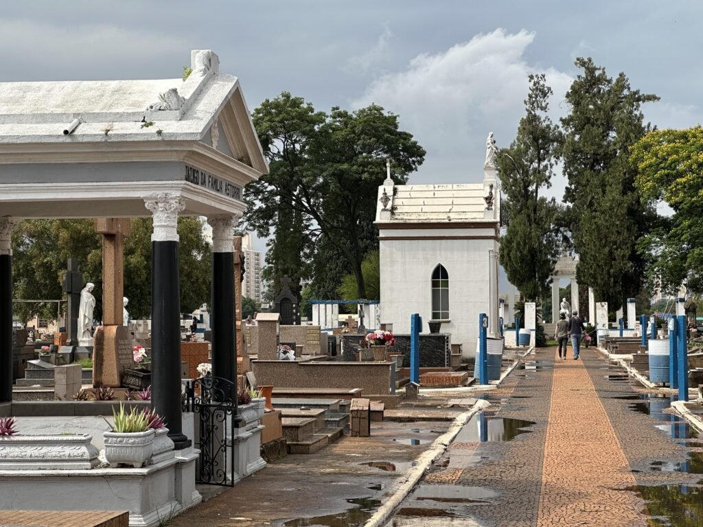 Cemitérios de Americana recebem melhorias e esperam mais de 20 mil pessoas no fim de semana