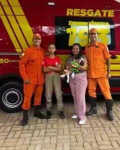Menina de 13 anos salva irmã recém-nascida que estava sufocando