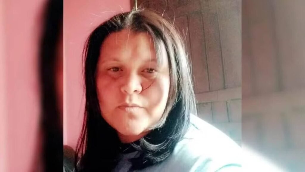 Mulher morre após comer planta tóxica que se parecia com couve