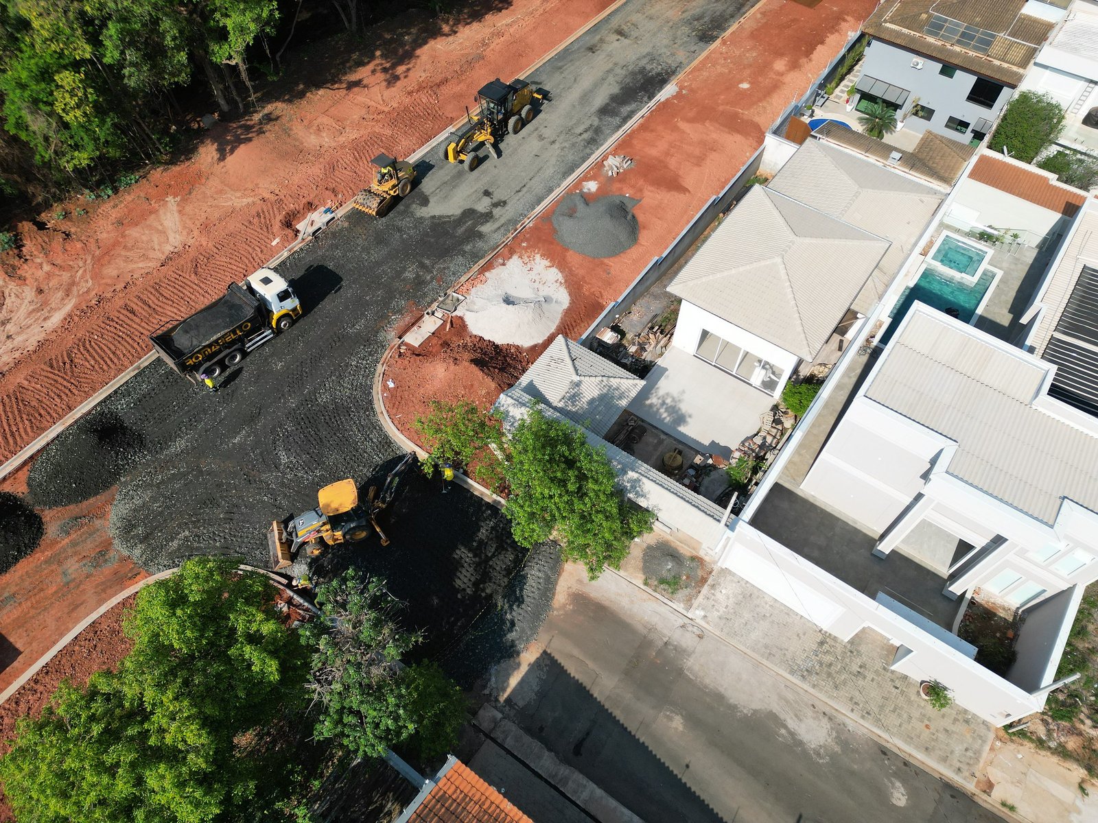 Obras da nova Avenida Americana avançam com base do pavimento