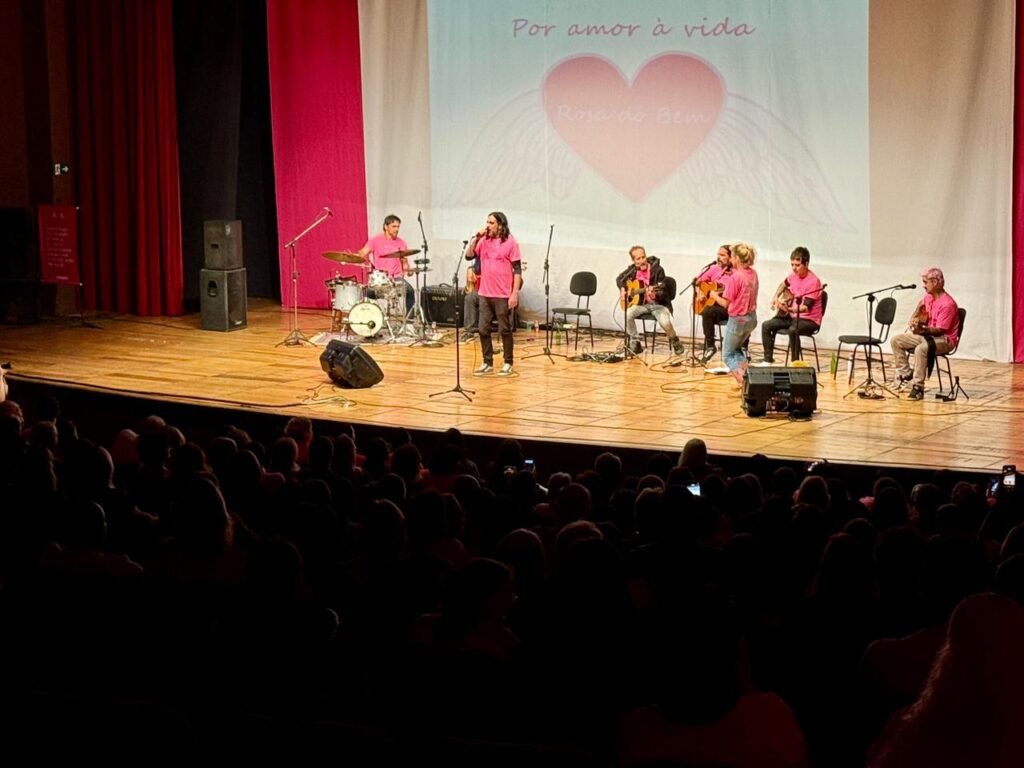 “Tributo à Vida” reúne mais de 600 pessoas no Teatro Municipal de Americana