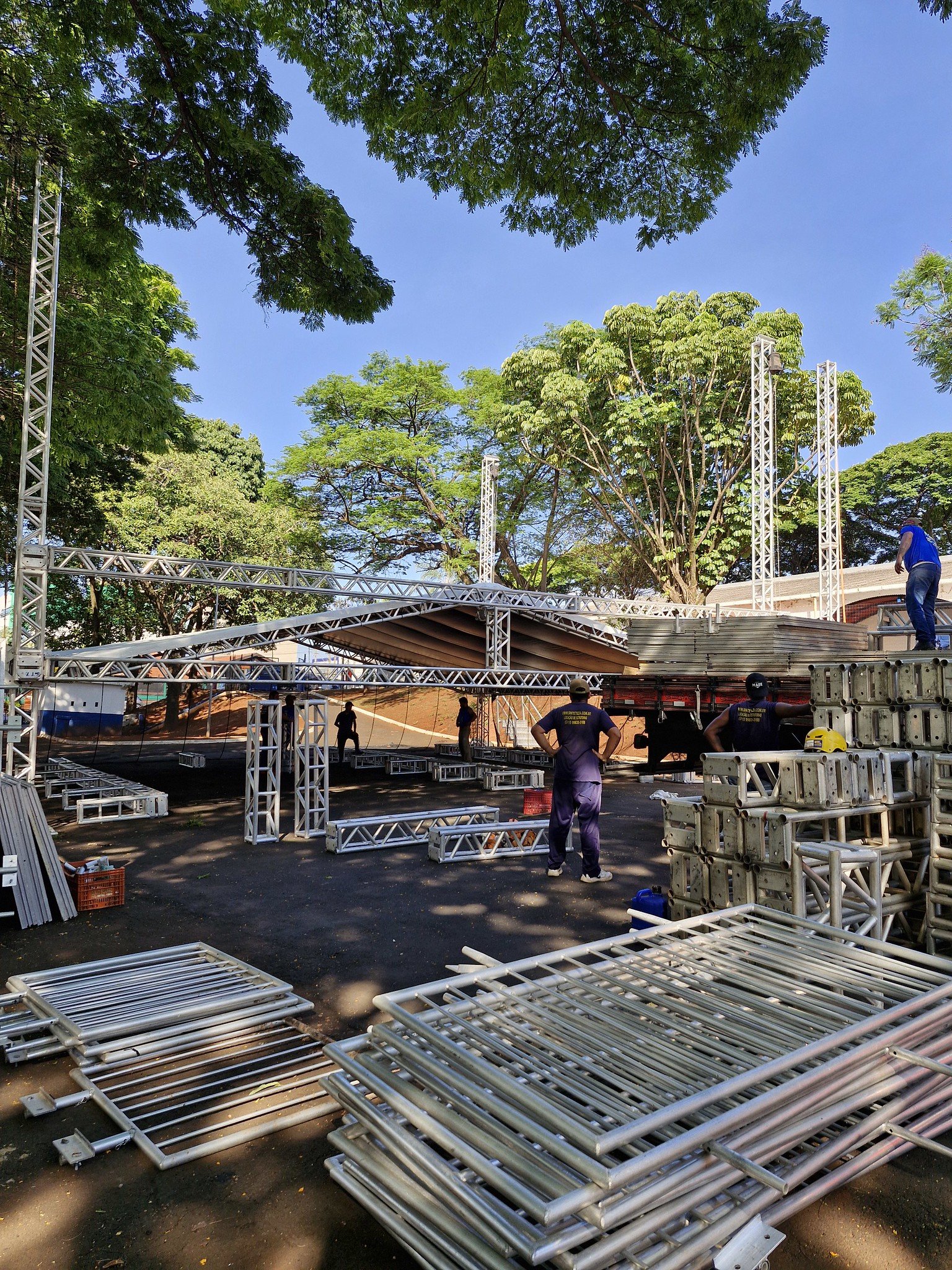 Começa a montagem da estrutura do primeiro Celebra Americana, festival gospel que acontece neste fim de semana