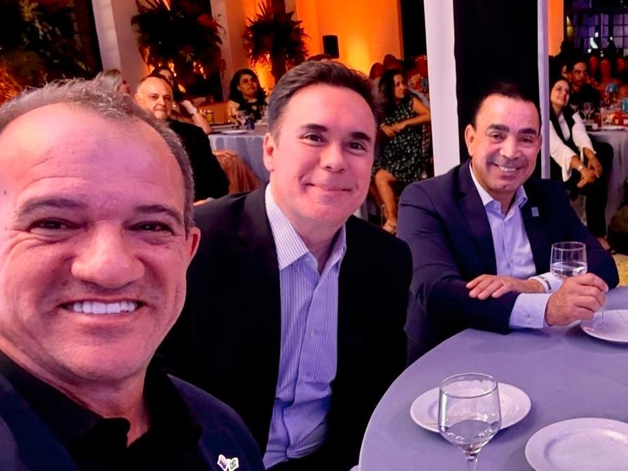 Denis Andia surpreende ao unir Leitinho e Bill em evento regional