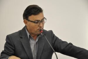 Durante entrevista, vereador diz que prefeito de Santa Bárbara é “um zero à esquerda” na saúde