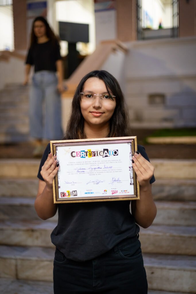 Estudante da EMEF Florestan Fernandes é premiada no Festival de Literatura de Americana