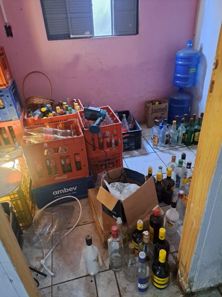 Vigilância Sanitária de Americana interdita adega no Antônio Zanaga por irregularidades