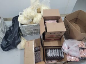 Vigilância Sanitária e Polícia Civil apreendem mais de 700 kg de produtos impróprios para consumo em Americana