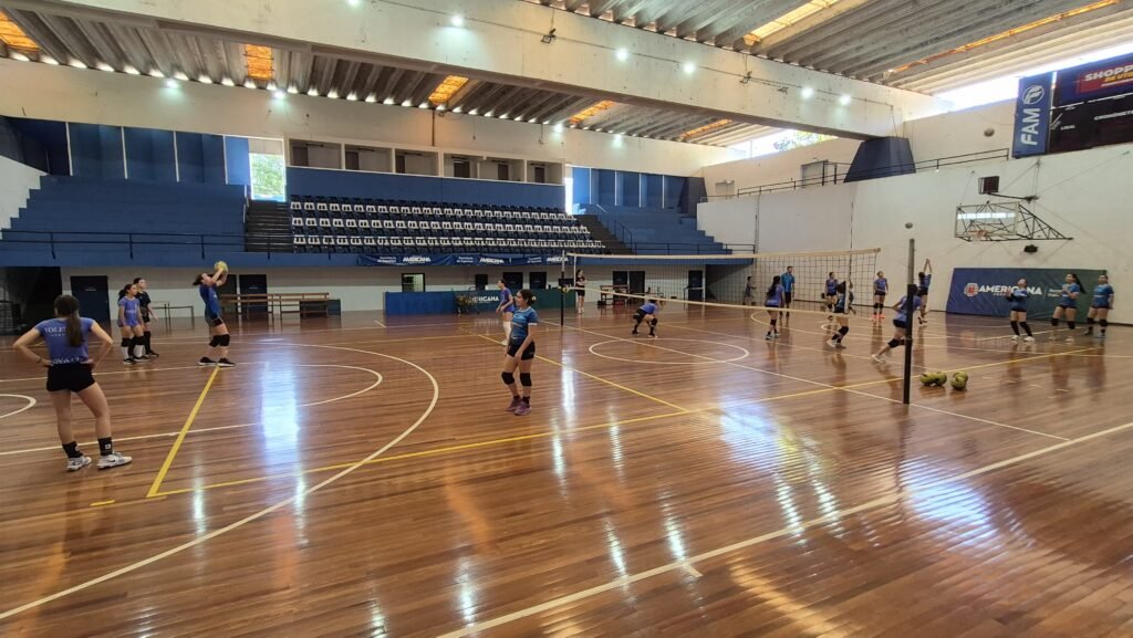 Vôlei feminino de Americana realiza seletivas para novas atletas no Centro Cívico