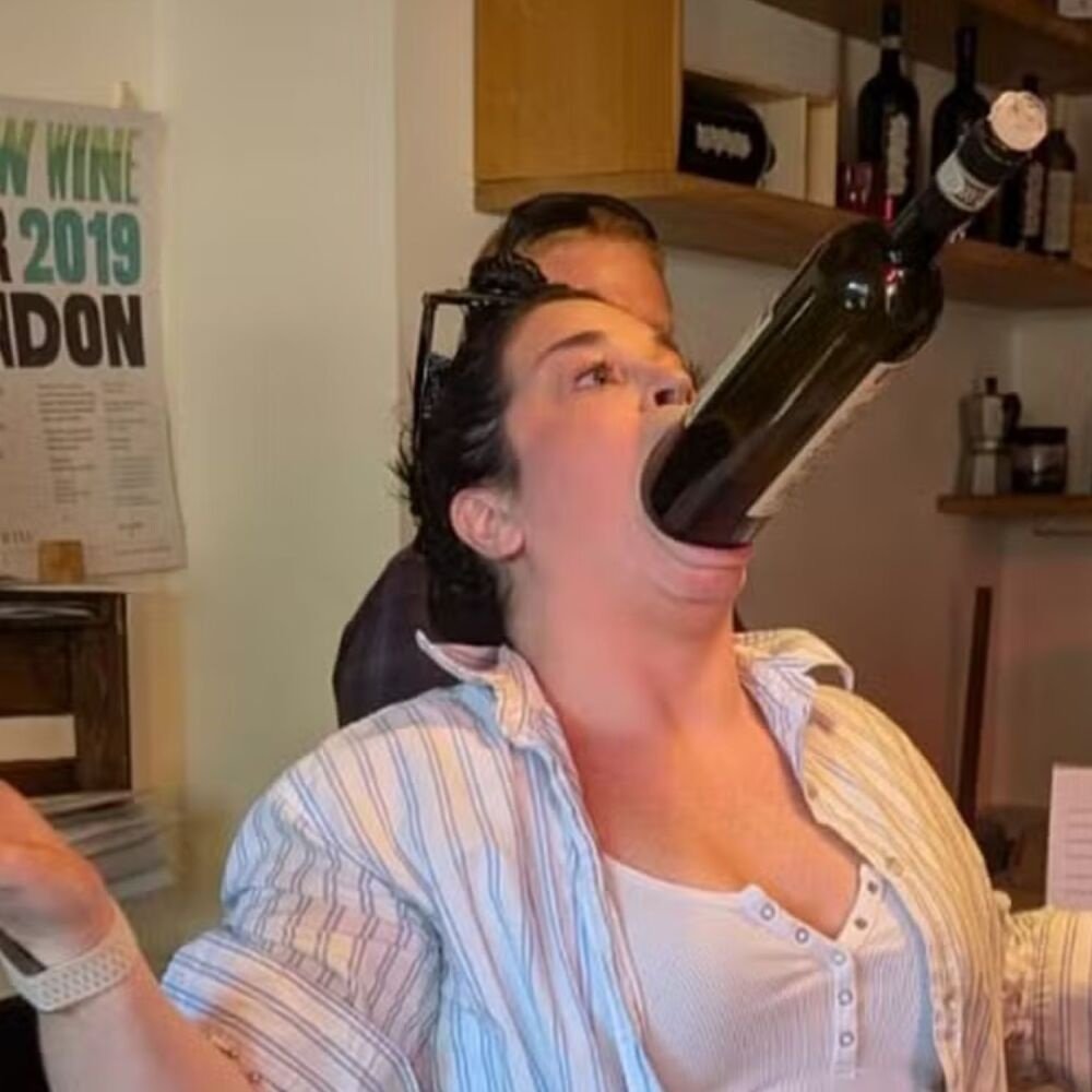 Mulher entra para o Livro dos Recordes com a maior boca do mundo