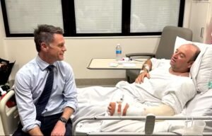 Herói que parou atirador durante atentado na Austrália passa por cirurgia e está bem