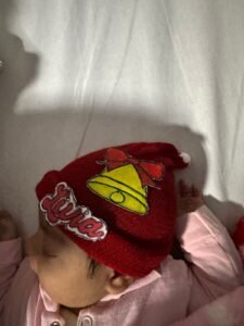 Maternidade do HM confecciona toucas natalinas para bebês nascidos na unidade