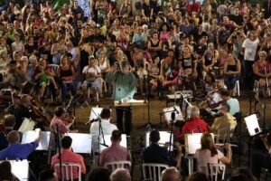 Praça Comendador Müller recebe coral, contação de história e concerto da Orquestra Sinfônica de Americana