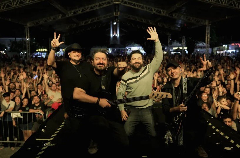 Programação “EnCantos e Luzes de Natal 2025” tem show da banda Rosa de Saron neste sábado em Americana