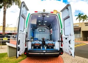 Ambulância de Santa Bárbara quebra na pista e paciente tem que esperar por quatro horas