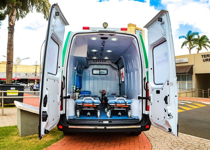Ambulância de Santa Bárbara quebra na pista e paciente tem que esperar por quatro horas
