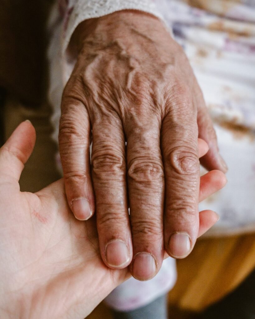 Filho convive por 15 dias com corpo da mãe morta dentro de casa no Paraná