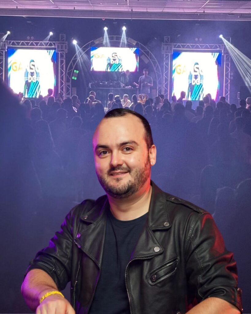 Clube Veteranos receberá festa Somos Tão Jovens com música dos anos 80, 90 e 2000