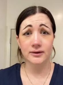 Erro em procedimento estético deixa mulher com expressão facial de susto