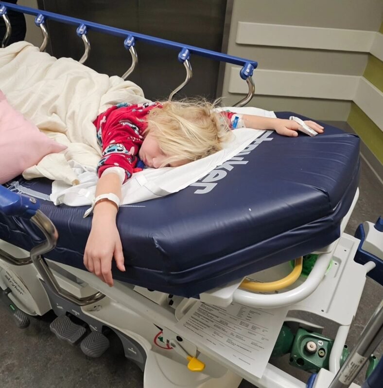 Menina de 8 anos tem overdose após usar caneta emagrecedora da mãe nos EUA