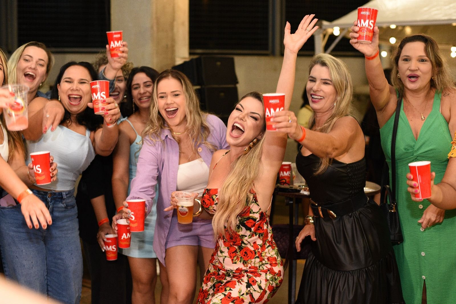 “Boteco Delas” é sucesso em parceria entre supermercados São Vicente e Grupo Heineken