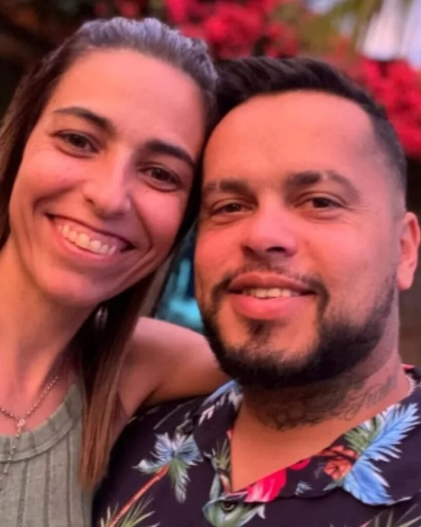 Cabeleireiro mata namorada a facadas e toma água sanitária após o crime