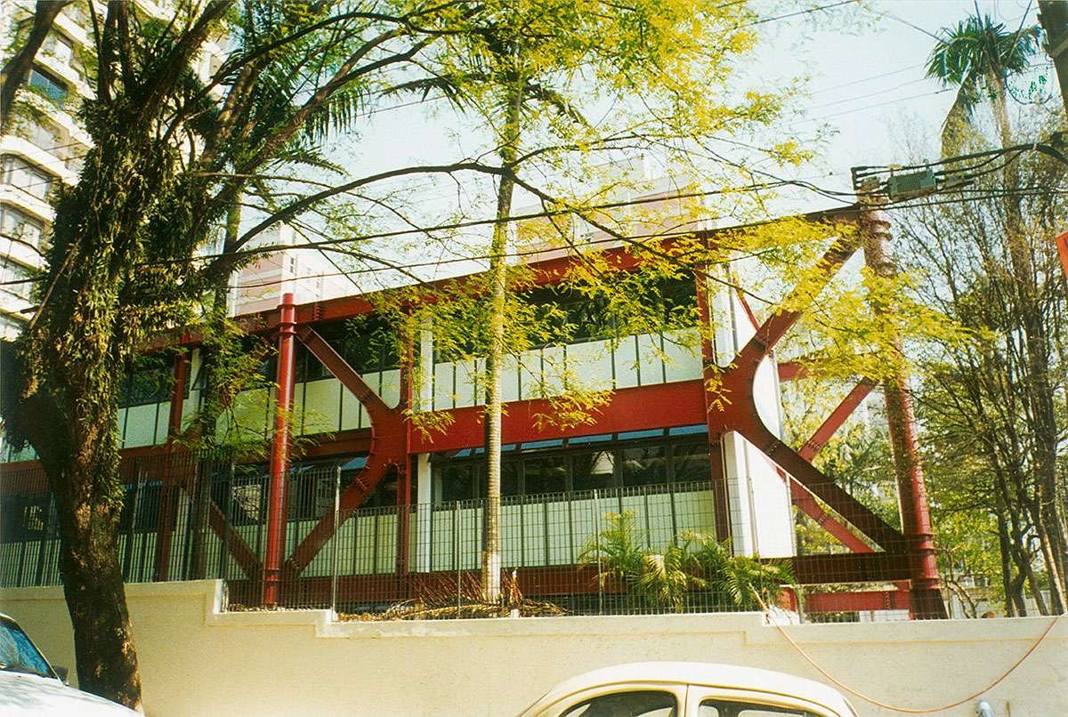 Colégio de bairro nobre em SP suspende alunos do 9º ano que criaram grupo de “meninas mais estupráveis”