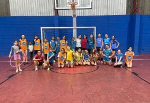 Escolinhas de handebol têm inscrições abertas para aulas gratuitas no Centro Cívico e Nova Americana