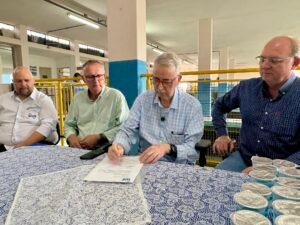 Prefeito Chico Sardelli assina ordem de serviço para modernização das ETAs