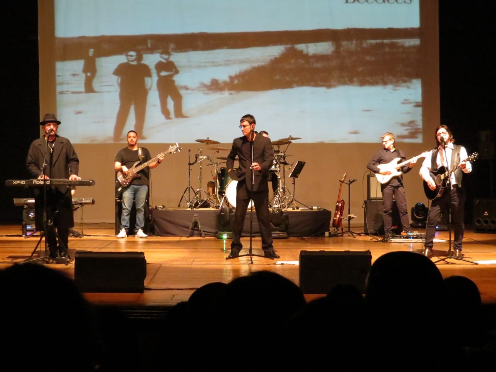 Teatro Municipal Lulu Benencase recebe tributo aos Bee Gees neste sábado