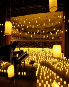 Teatro Municipal de Americana recebe musical à luz de velas com clássicos do cinema