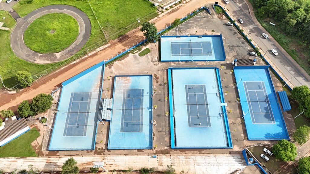 Americana terá aulas gratuitas de tênis nas quadras do Centro Cívico a partir de maio