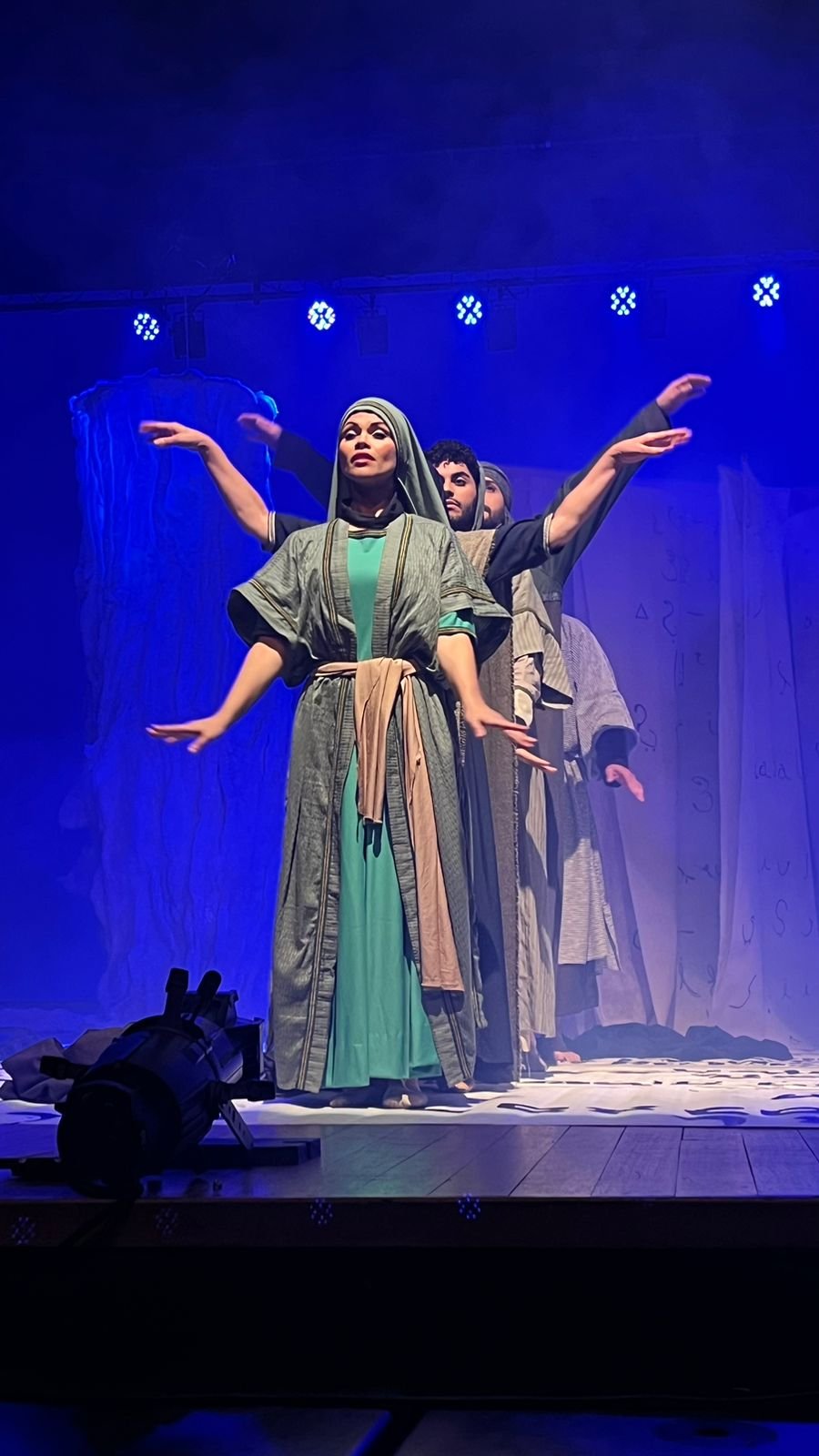 Espetáculo “Uma Mulher, Um Olhar” reconstrói triângulo dramático do cristianismo no Teatro de Americana