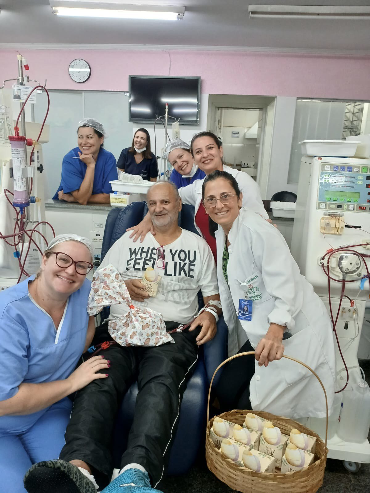 Hemodiálise do Hospital Municipal promove ação especial de Páscoa para pacientes