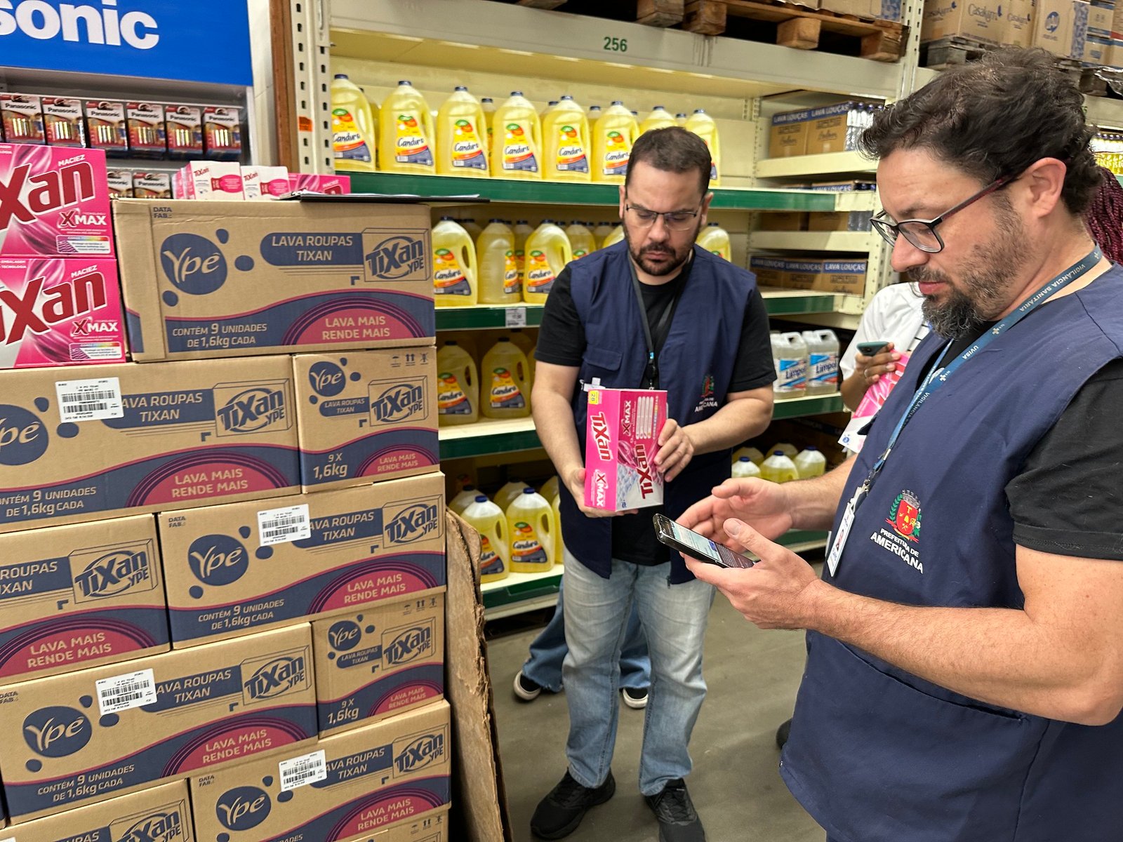 Vigilância Sanitária de Americana fiscaliza supermercados após suspensão de produtos Ypê pela Anvisa