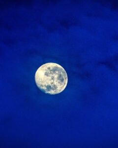 Lua Azul ilumina o céu neste domingo; fenômeno poderá ser visto no Brasil