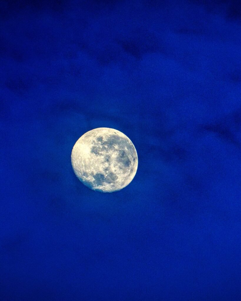 Lua Azul ilumina o céu neste domingo; fenômeno poderá ser visto no Brasil