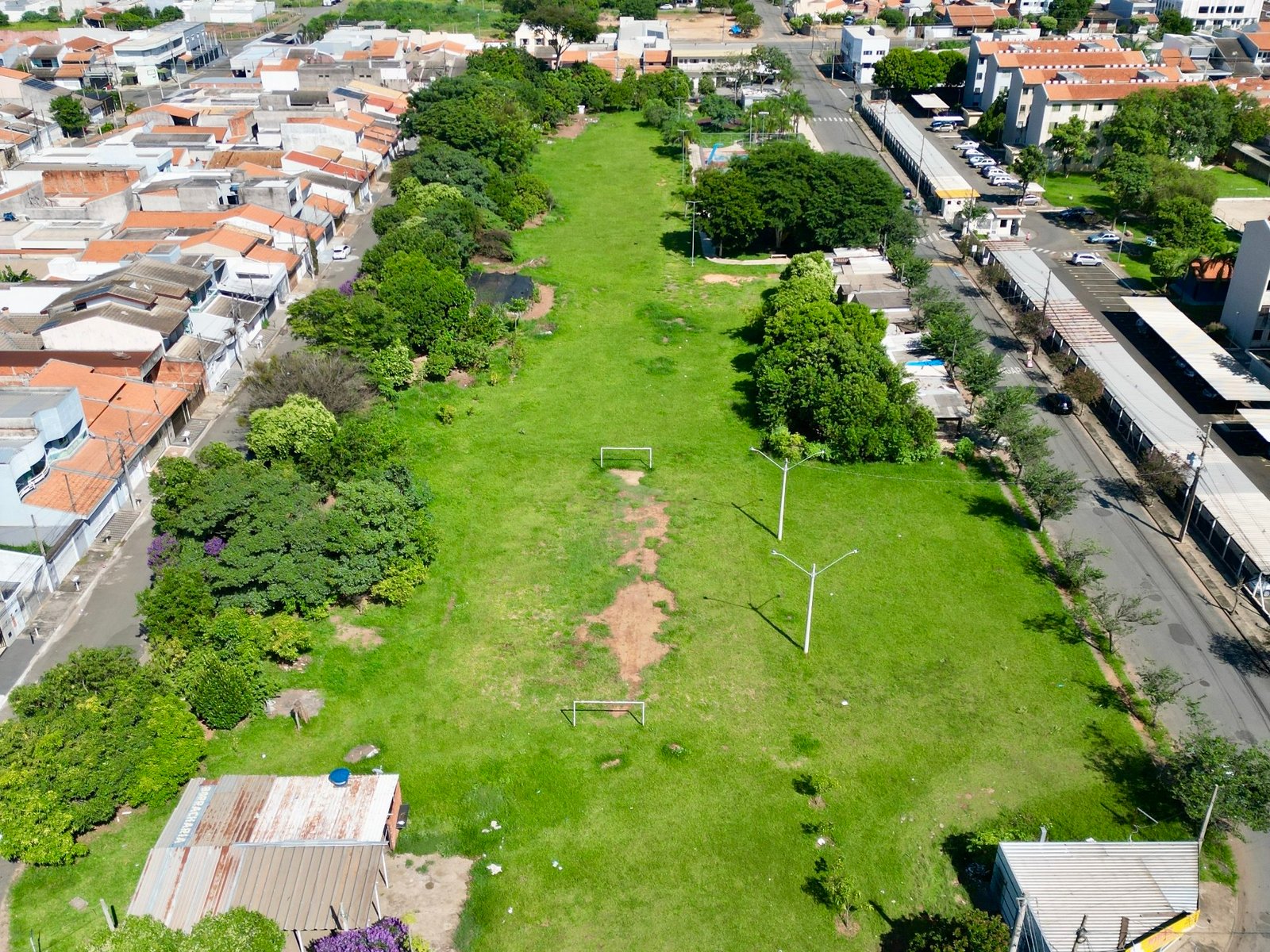 Prefeito Chico assina ordem de serviço para construção de novo campo society no Mário Covas