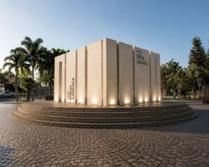 Prefeito Chico assina ordem de serviço para revitalização da Praça da Bíblia